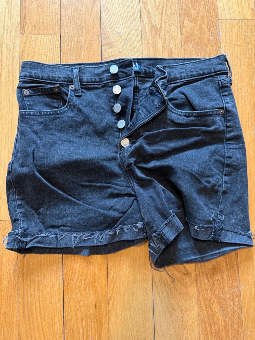GAP Black Distressed Button-Fly Denim Shorts 4 inch high rise size 29